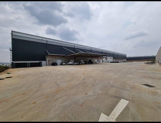 19,099M² WAREHOUSE TO LET IN LONGLAKE